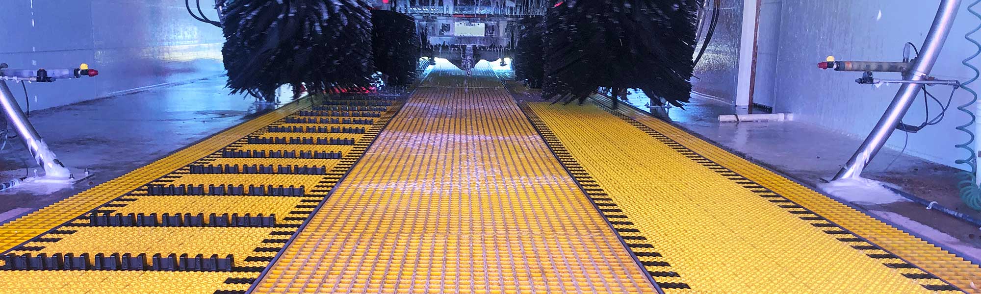 yellow belt conveyor in car wash